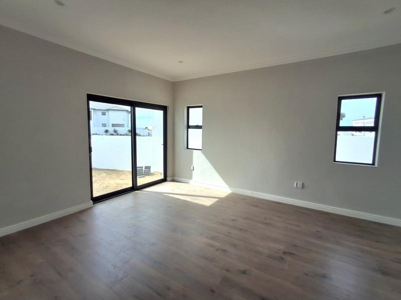 3 Bedroom Property for Sale in Sandy Point Western Cape